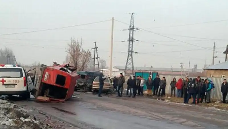 В страшном ДТП под Алматы среди пострадавших была беременная женщина