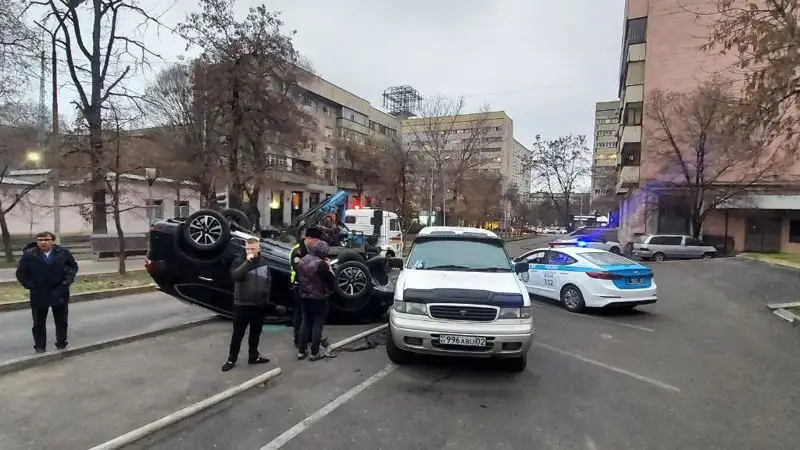 ДТП на Тулебаева, фото - Новости Zakon.kz от 12.03.2023 19:11