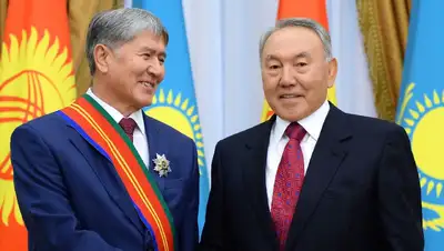 Нурсултан Назарбаев, Алмазбек Атамбаев, фото - Новости Zakon.kz от 10.05.2012 23:28