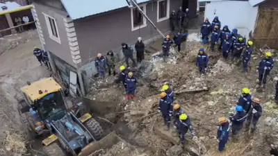 Буквально перевернуло дом: чем осложняются поиски оставшихся под завалами людей в Алматы, фото - Новости Zakon.kz от 08.02.2024 12:38