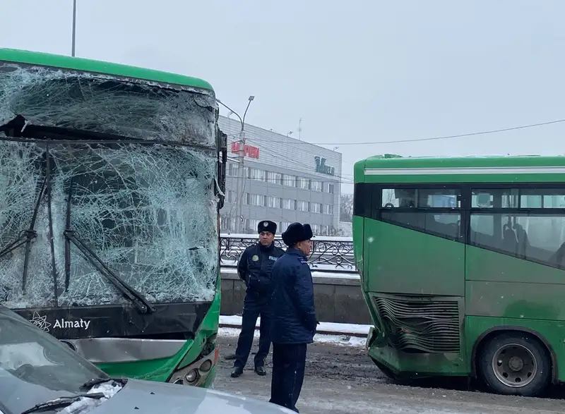 Массовое ДТП с автобусами, фото - Новости Zakon.kz от 13.02.2024 09:42