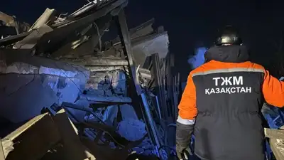 В Караганде произошел взрыв в жилом доме, есть пострадавшие, фото - Новости Zakon.kz от 18.02.2024 05:08