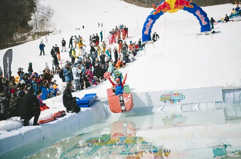 Снежно-водяной контест Red Bull Jump & Freeze возвращается в Алматы, фото - Новости Zakon.kz от 22.02.2024 16:31