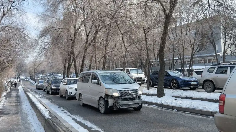 пробки в Алматы из-за землетрясения, фото - Новости Zakon.kz от 04.03.2024 17:40