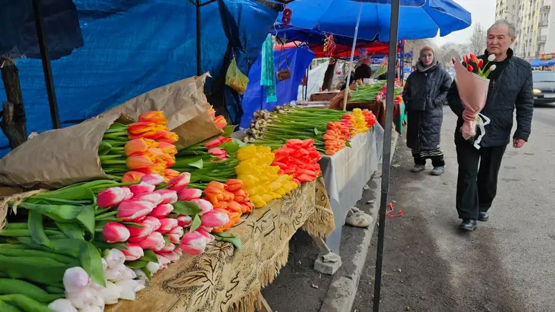 Почем букет к 8 марта: фоторепортаж с цветочного рынка Алматы, фото — Новости Zakon.kz от 07.03.2024 16:59