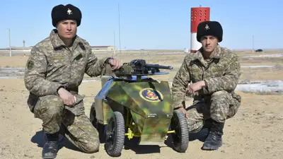 Солдаты в Актау создали боевую машину