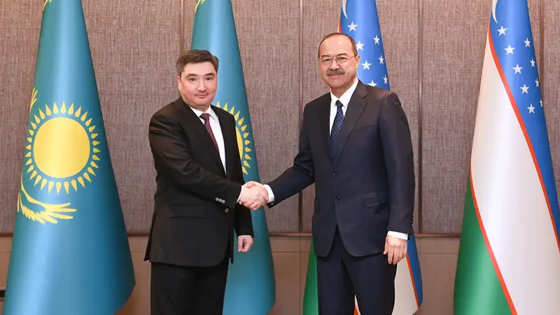 Бектенов с рабочим визитом посетил Узбекистан, фото — Новости Zakon.kz от 15.03.2024 19:34