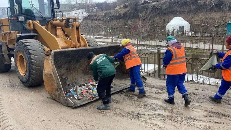 уборка в Алматы, фото — Новости Zakon.kz от 23.03.2024 19:45