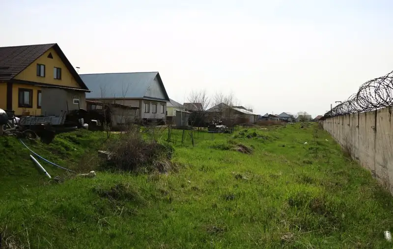 Небезопасное соседство: алматинцы высказались про снос домов вокруг аэропорта, фото — Новости Zakon.kz от 08.04.2024 18:35