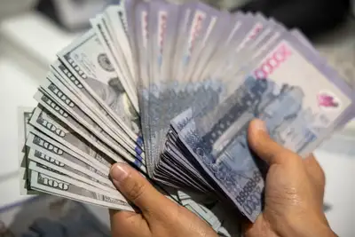 Доллары и тенге, деньги, обмен валют, Казахстан