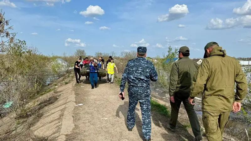 Паводки, Казахстан, люди возвращаются домой