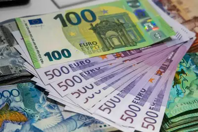 Евро и тенге, обмен валют, деньги, Казахстан , фото - Новости Zakon.kz от 24.05.2024 17:12