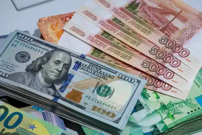 Рубли, тенге, доллары, обмен валют , фото - Новости Zakon.kz от 28.06.2024 17:09