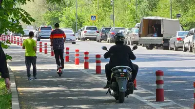 Велодорожка, мопедист, фото - Новости Zakon.kz от 20.08.2024 13:39