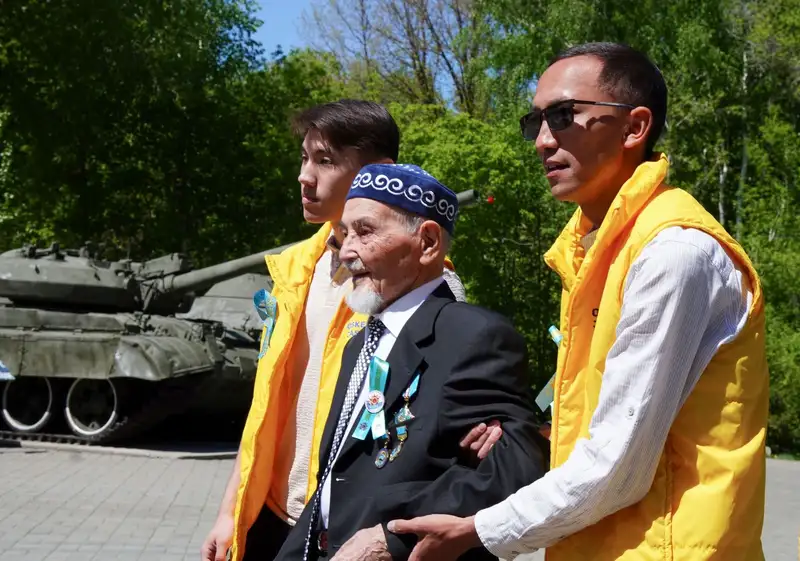 поздравление ветеранов ВОВ, фото — Новости Zakon.kz от 08.05.2024 15:57