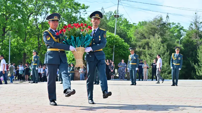 возложение цветов, фото — Новости Zakon.kz от 09.05.2024 17:15
