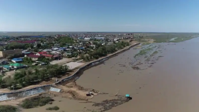 Вода в реке Жайык превысила критическую отметку и продолжает прибывать