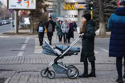 Дети, ребенок, родители, пешеходный переход, люди, общество, население 