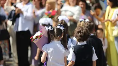 1 сентября, первое сентября, День знаний, начало учебного года, первоклассники, первый класс, школьники младших классов, ученики, младшие классы, 1 класс, школьная линейка, первый звонок