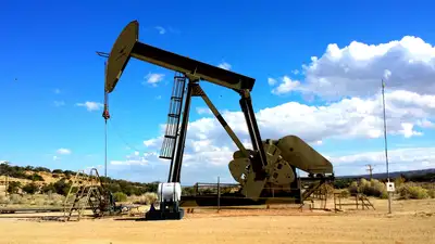 Добыча нефти, нефтедобыча, нефть, нефтяная скважина 