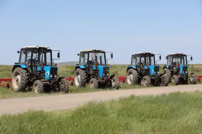 Сельскохозяйственная техника, сельхозтехника, поле, вспашка полей