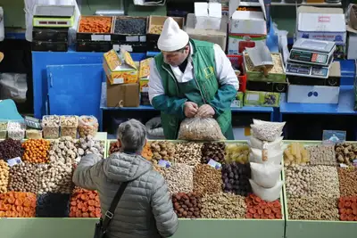 Торговля, зеленый базар, рынок, продукты, продавцы, покупатели, цены на продукты, сухофрукты, орехи 