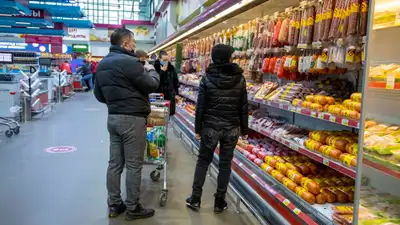 Колбасы, магазин, супермаркет, продукты питания 