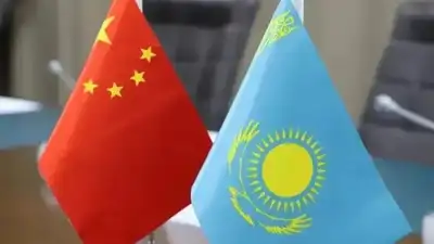 Флаги, Казахстан, Китай , фото - Новости Zakon.kz от 23.05.2024 13:40