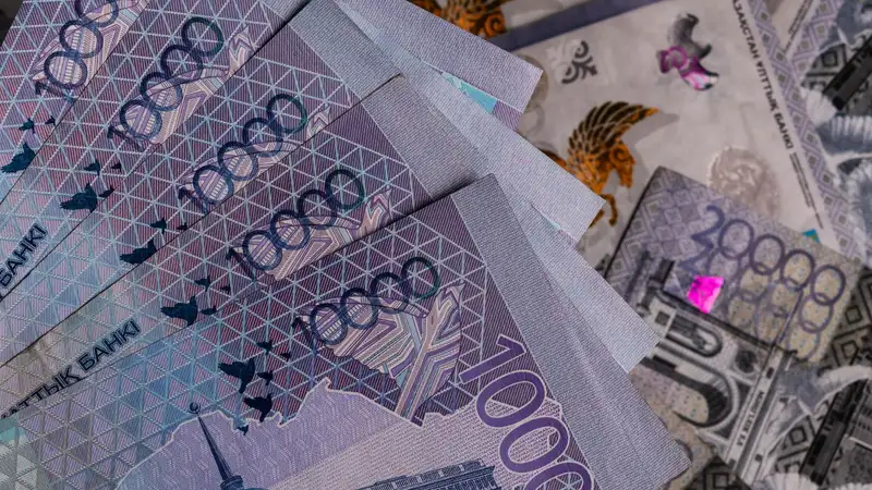 What kind of money credit Kazakhstani men can take without spouse's consent