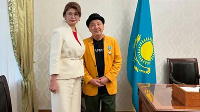 Самый известный клоун Казахстана в 71 год получил первую госнаграду, фото - Новости Zakon.kz от 23.05.2024 19:23