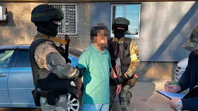 КНБ, задержание подозреваемого в пропаганде идей терроризма, фото - Новости Zakon.kz от 23.05.2024 09:21