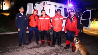 В горах Алматы спустя четыре часа поисков спасатели нашли двух молодых людей, фото - Новости Zakon.kz от 26.05.2024 03:50