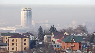 Алматы, смог, загрязнение воздуха, выхлопы, загазованность, выхлопные газы, фото - Новости Zakon.kz от 30.09.2024 08:15