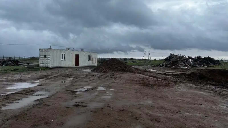 В Атбасаре приступили к строительству домов для пострадавших от паводка, фото — Новости Zakon.kz от 27.05.2024 17:26