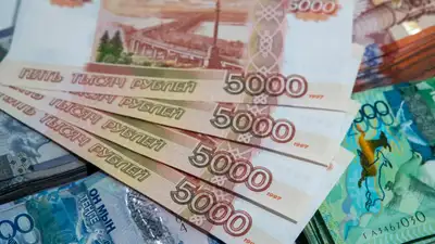 Российские рубли и тенге, фото - Новости Zakon.kz от 28.05.2024 16:24