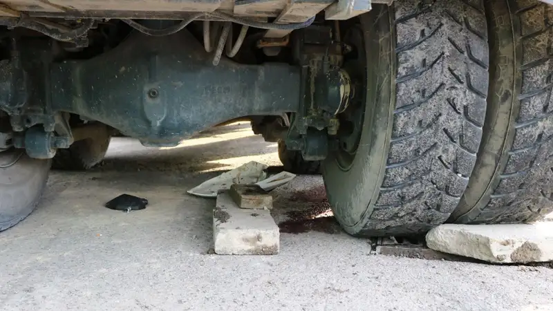 Мопедист погиб под колесами грузовика в Алматы, фото — Новости Zakon.kz от 29.05.2024 18:16