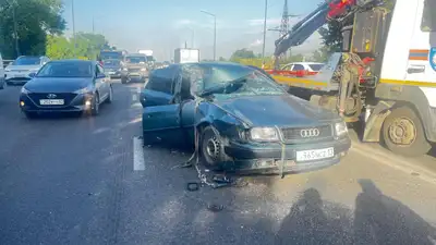 Массовая авария на проспекте Рыскулова в Алматы, фото - Новости Zakon.kz от 30.05.2024 18:02