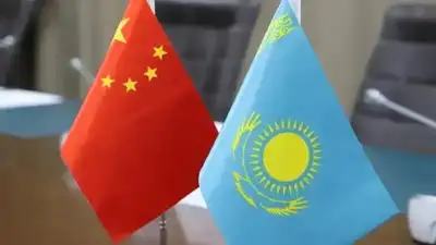 Флаги, Казахстан, Китай 