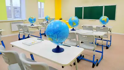 Сенатор: В Казахстанских школах обязательных предметов в 2,5 раза больше, чем в Японии и Канаде