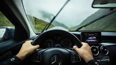 &quot;Дави его&quot;: опасные развлечения подростков за рулем Mercedes из Алматы попали на видео, фото - Новости Zakon.kz от 07.06.2024 10:42