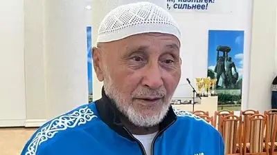 75-летний казахстанец приехал в США и стал чемпионом мира по пауэрлифтингу