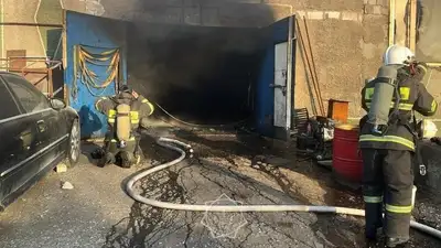 Пожар на СТО потушили в Павлодаре