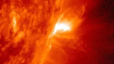 Несколько вспышек произошли на Солнце, зарегистрировано возмущение геомагнитного поля