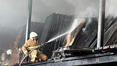 Алматы, пожар на складе