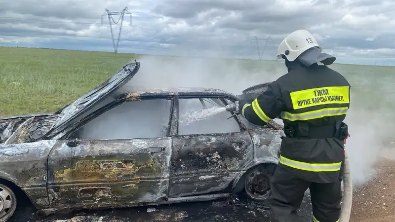 автомобиль сгорел на трассе, фото — Новости Zakon.kz от 12.06.2024 20:32