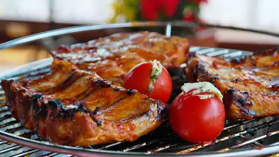 Лучшие рецепты для барбекю: баранья лопатка, форель, свиные ребрышки, и специальный соус к мясу