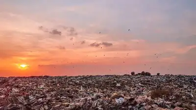 Крупный пожар на мусорном полигоне потушили в Конаеве