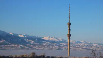 Алматинская телебашня, телевизионная и радиовещательная башня, Кок-Тобе, зима, холод, мороз, снег 