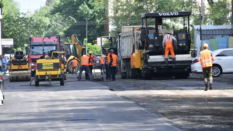 В Астане продолжают перекрывать проспект Кабанбай батыра