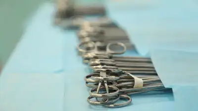 Операционная, операция, медицинские инструменты